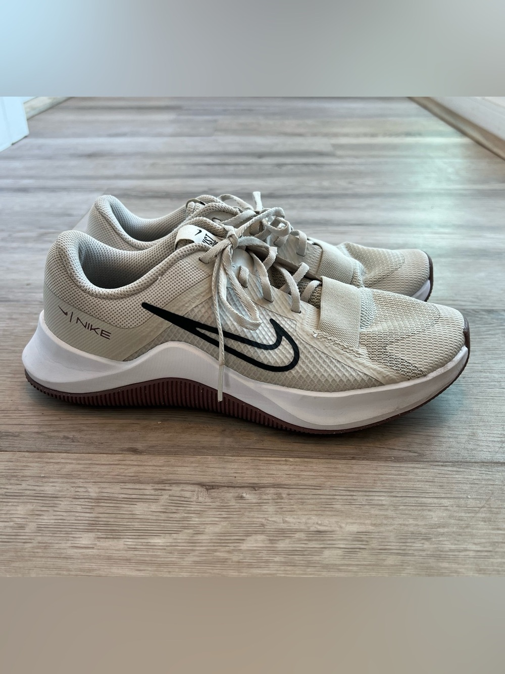 Nike MC Trainer 2 Light Bone Tan Running Shoe Sneakers women’s 9